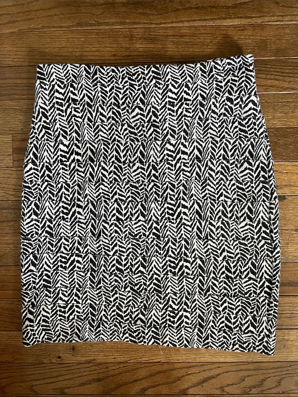 Express Black and White Patterned Women’s Skirt
